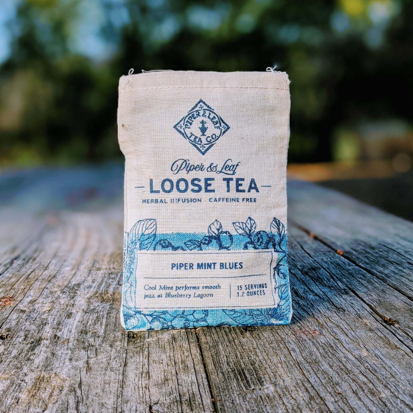 An essential muslin bag of Piper Mint Blues loose leaf