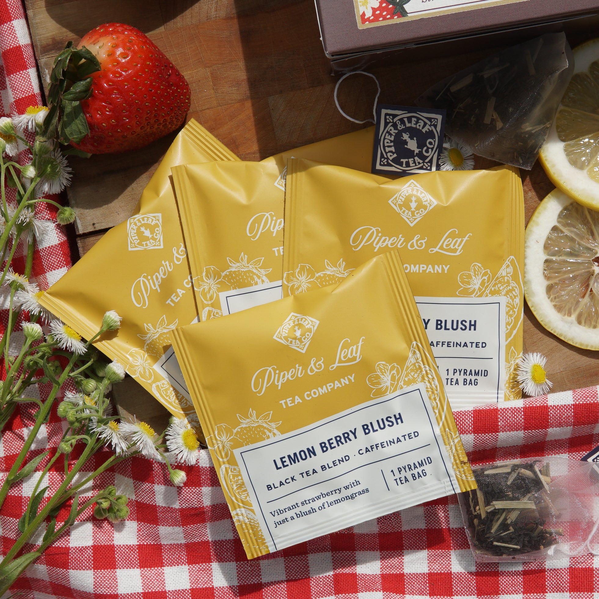 Strawberry Blends Sampler - Box of 16 Tea Bags – Piper and Leaf